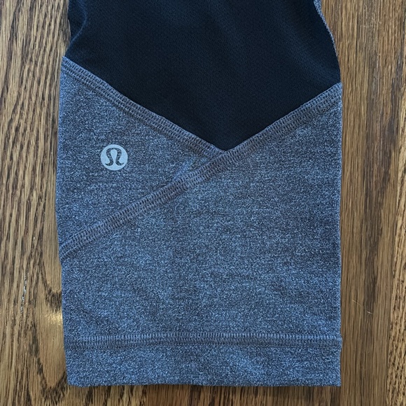 Lululemon grey/black leggings with pockets - Picture 4 of 7